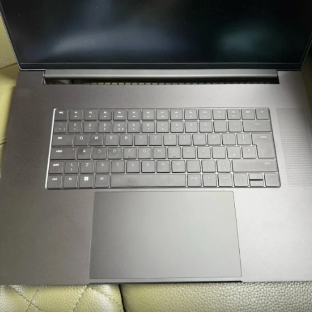Razer Blade 18 Black Gaming Laptop i9 13950HX RTX 4080 32GB DDR5 240Hz